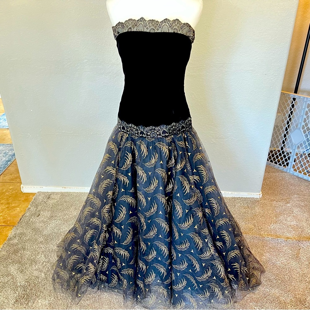 Vintage VTG 1970s 70s Victor Costa Celestial  Black Gold Ball Gown Dress